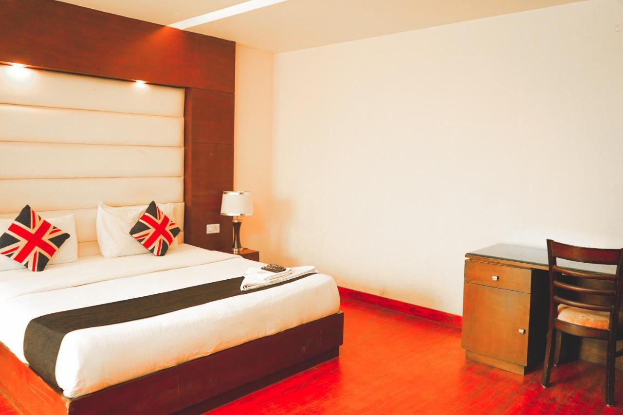 Twenty Four In Malviya Nagar 3*