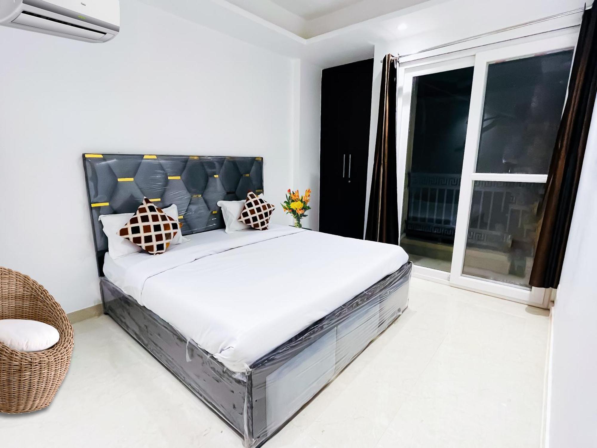 Twenty Four In Malviya Nagar Hotel